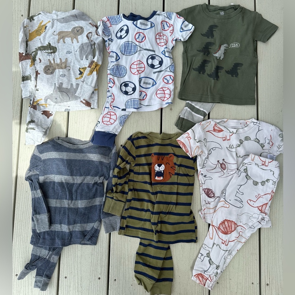 Carter’s 18m pajama sets